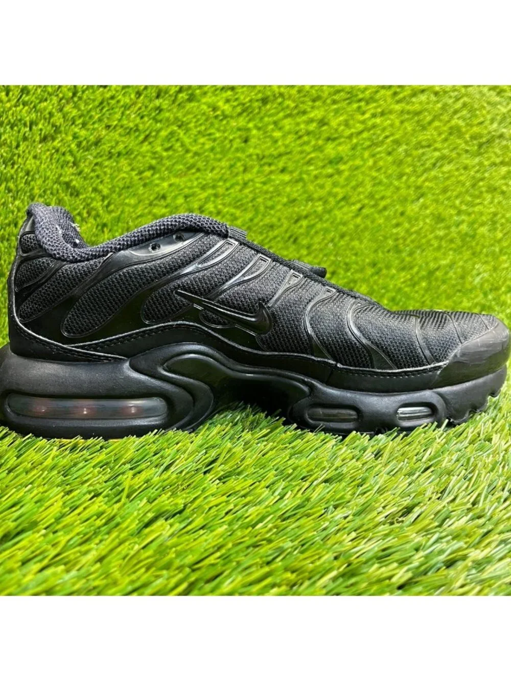 Nike Air Max Plus Boys Size 6Y Triple Black Athletic Running Shoes Sneakers